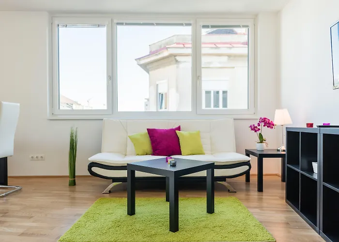 Mainstation - 10 Minutes To Citycenter - With Aircondition Апартаменти