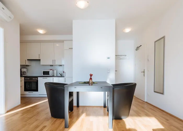 Mainstation - 10 Minutes To Citycenter - With Aircondition Apartman